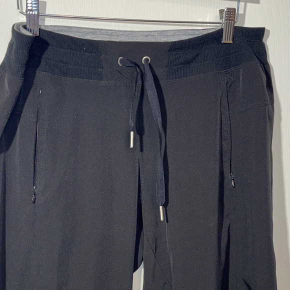 Calvin Klein Performance quick dry Capris - Picture 3 of 11